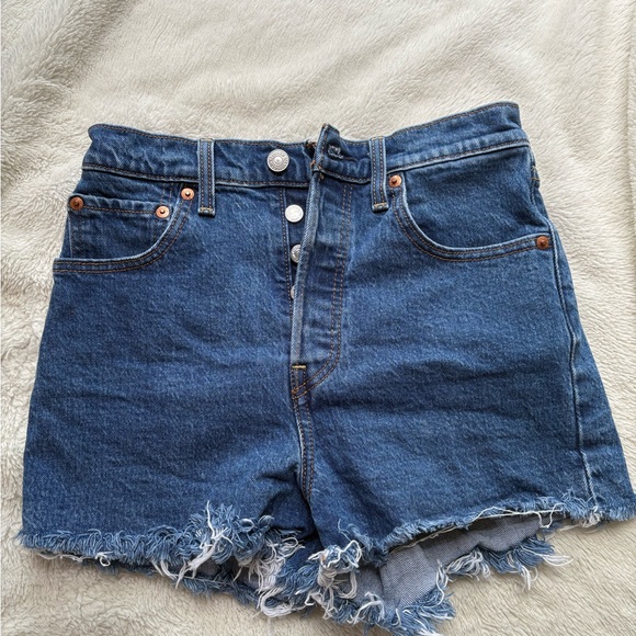 Levi's Ribcage Shorts - Picture 1 of 3